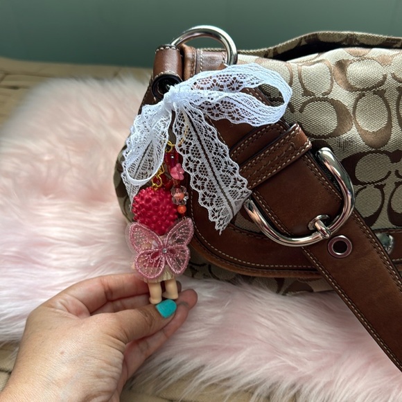 Coach Vintage Tan and Brown Signature Shoulder Bag - Picture 5 of 16